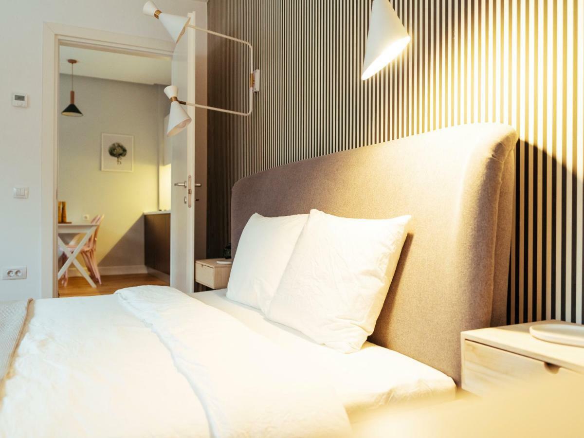 Boutique Luxury Flats - La Maison Du Petit Paris Bukares Bagian luar foto