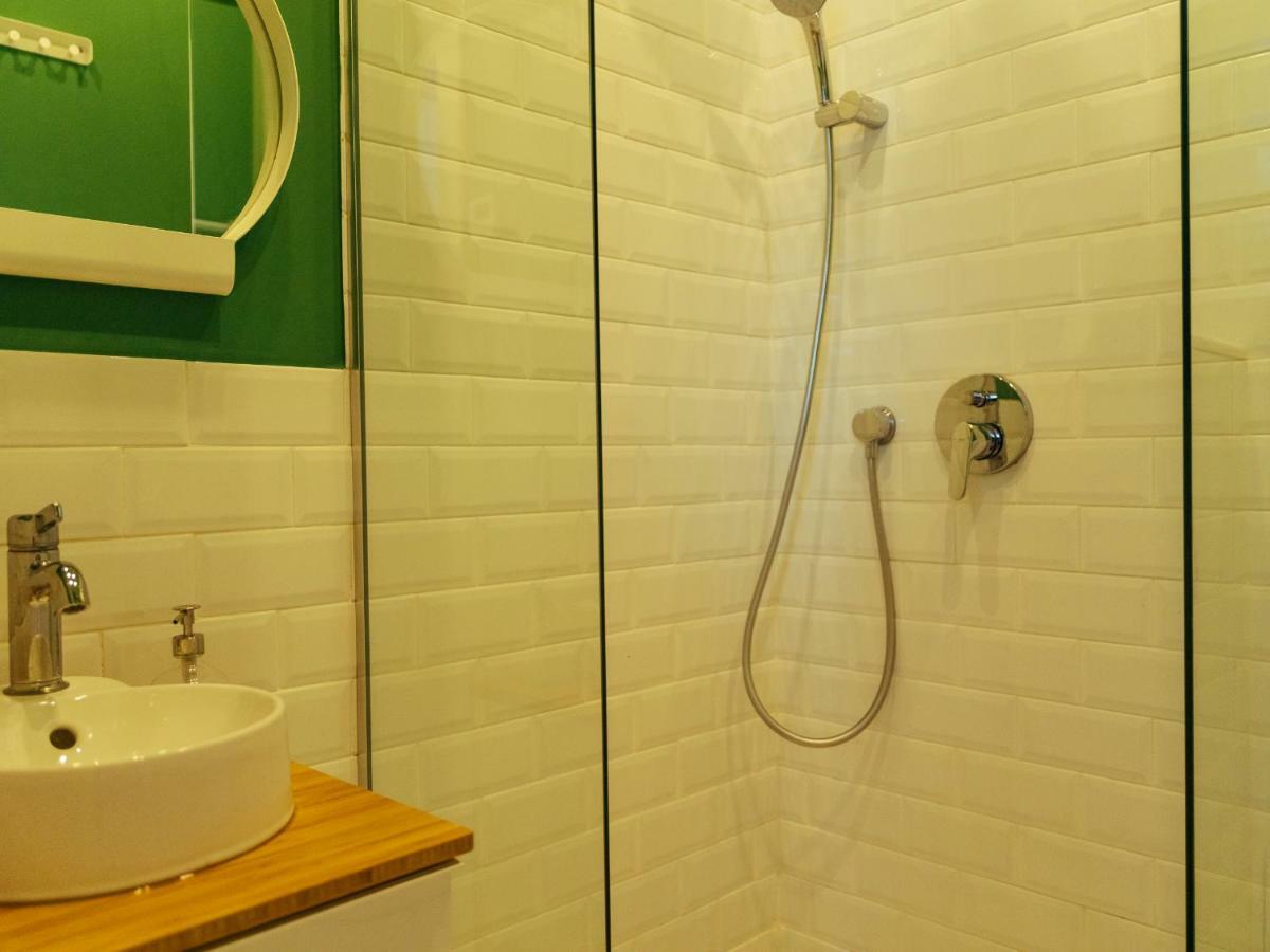 Boutique Luxury Flats - La Maison Du Petit Paris Bukares Bagian luar foto