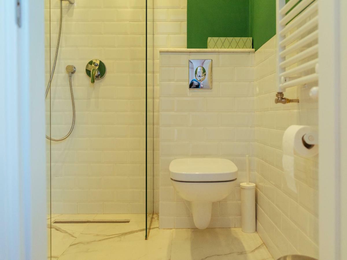 Boutique Luxury Flats - La Maison Du Petit Paris Bukares Bagian luar foto
