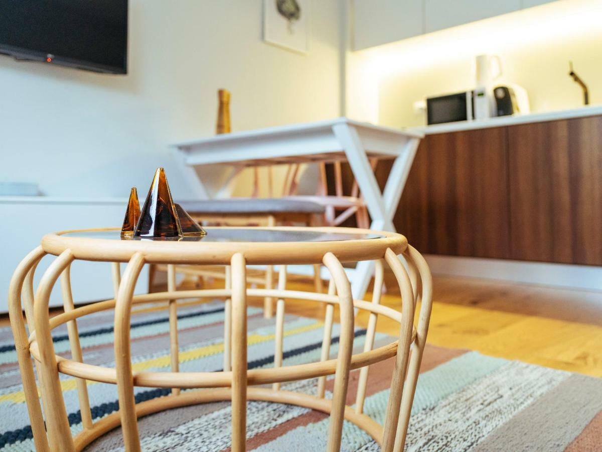 Boutique Luxury Flats - La Maison Du Petit Paris Bukares Bagian luar foto