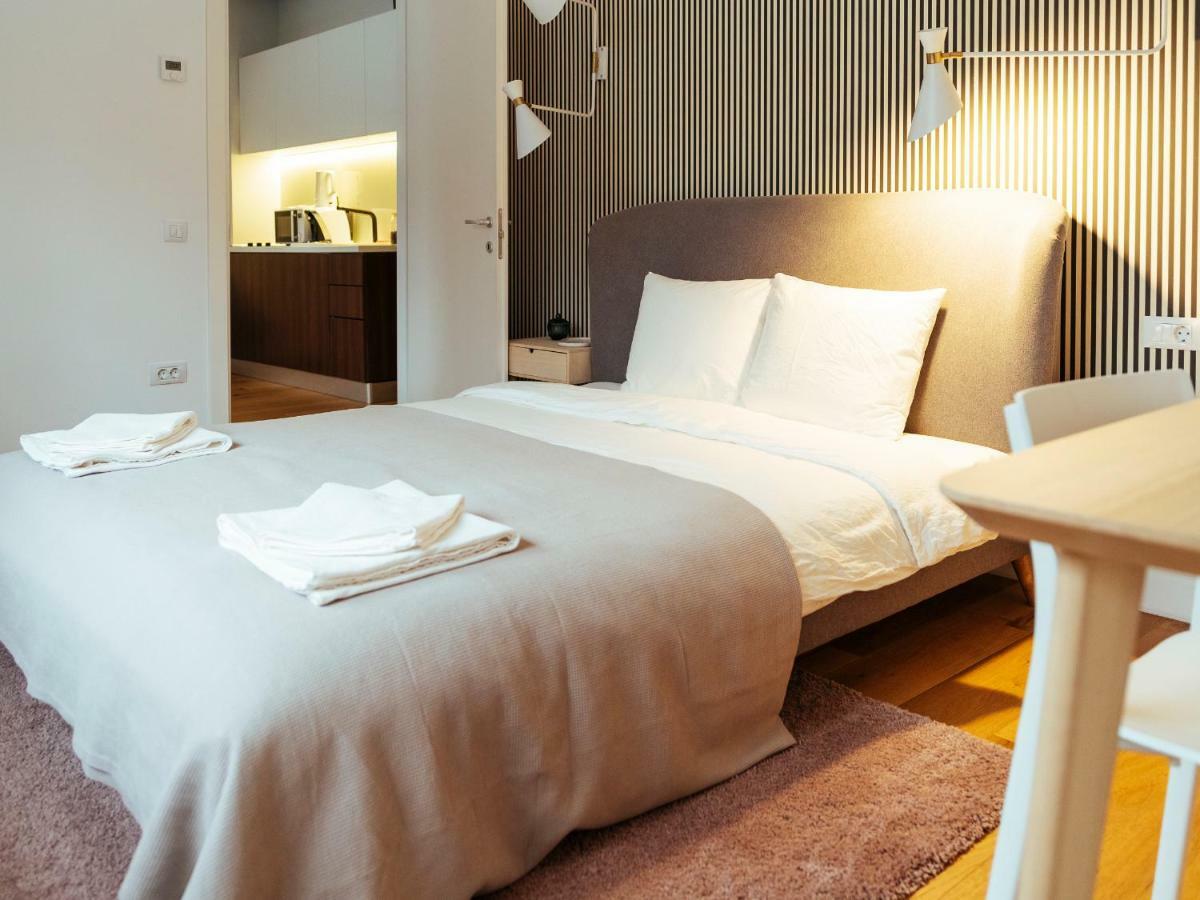 Boutique Luxury Flats - La Maison Du Petit Paris Bukares Bagian luar foto