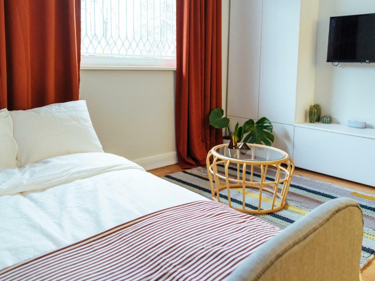 Boutique Luxury Flats - La Maison Du Petit Paris Bukares Bagian luar foto