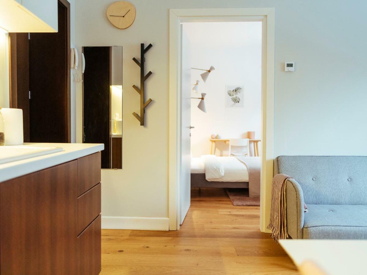 Boutique Luxury Flats - La Maison Du Petit Paris Bukares Bagian luar foto