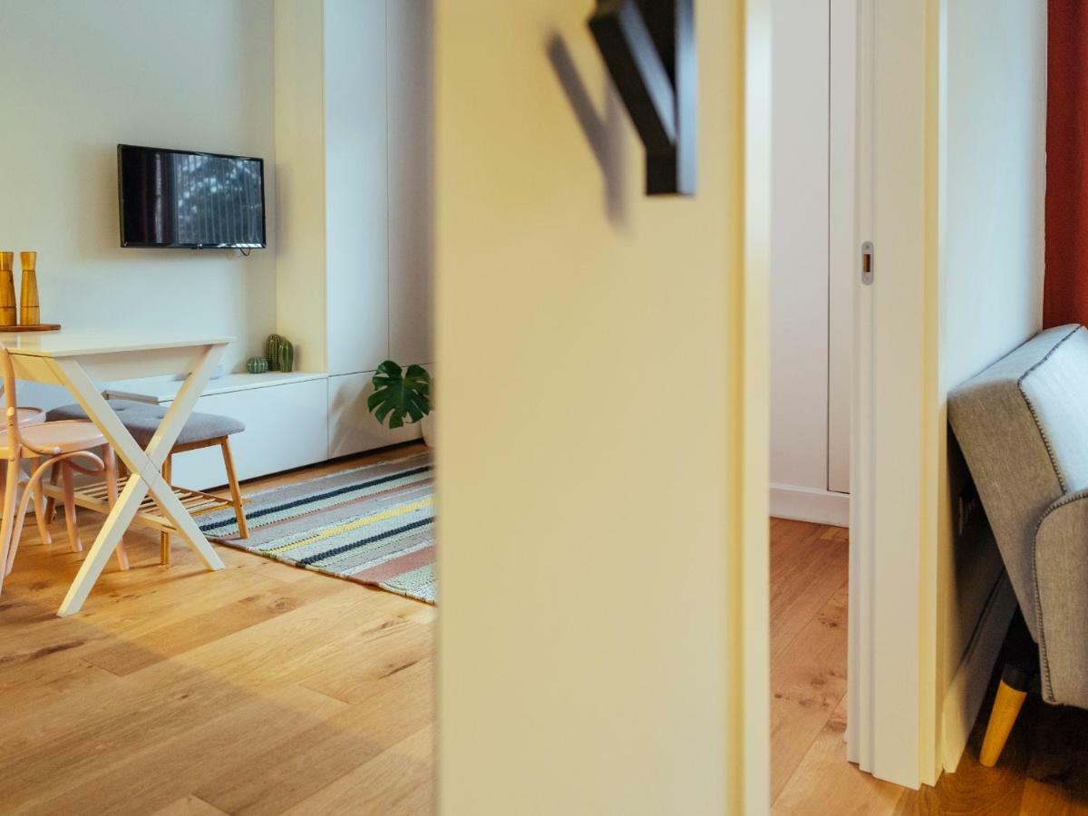 Boutique Luxury Flats - La Maison Du Petit Paris Bukares Bagian luar foto
