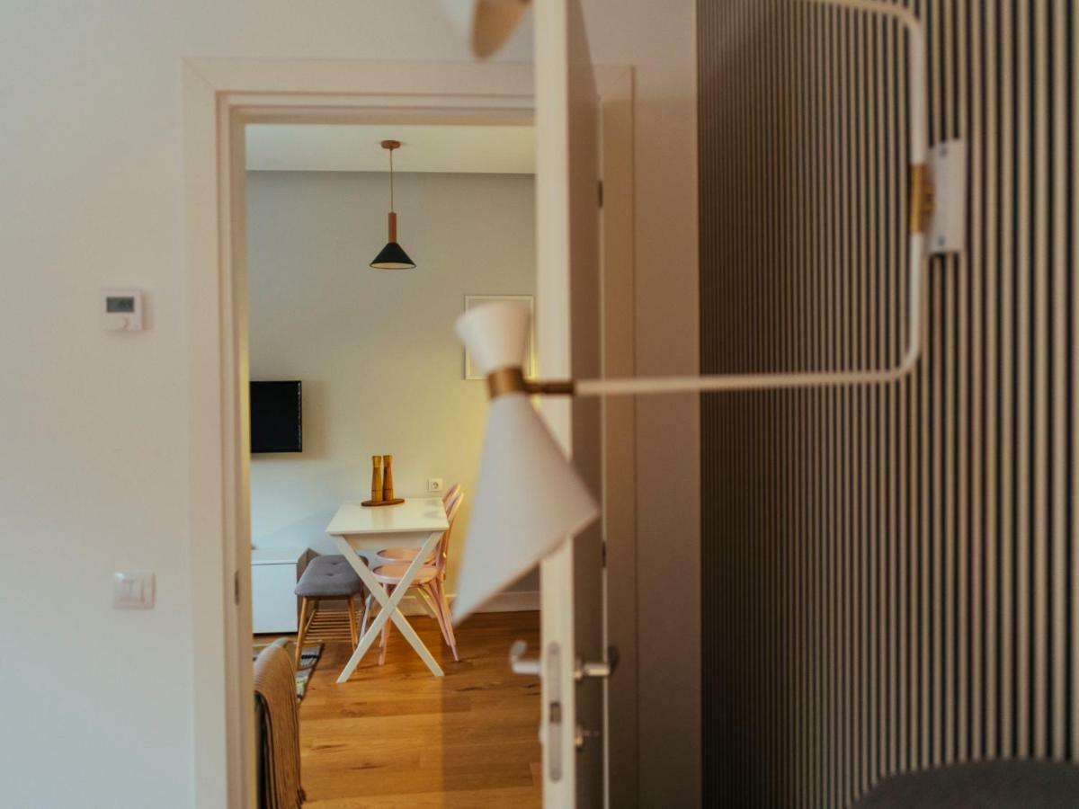 Boutique Luxury Flats - La Maison Du Petit Paris Bukares Bagian luar foto