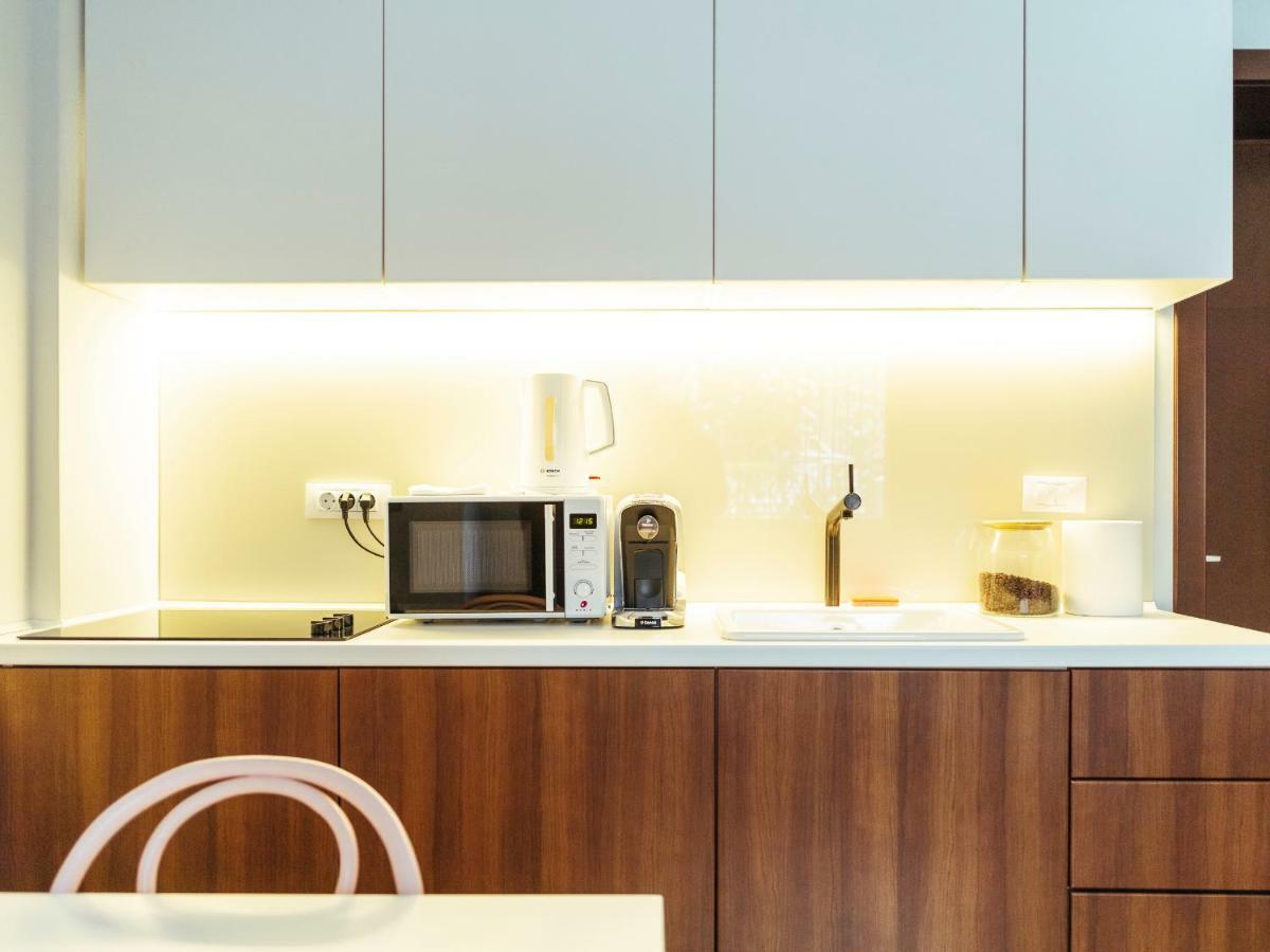 Boutique Luxury Flats - La Maison Du Petit Paris Bukares Bagian luar foto
