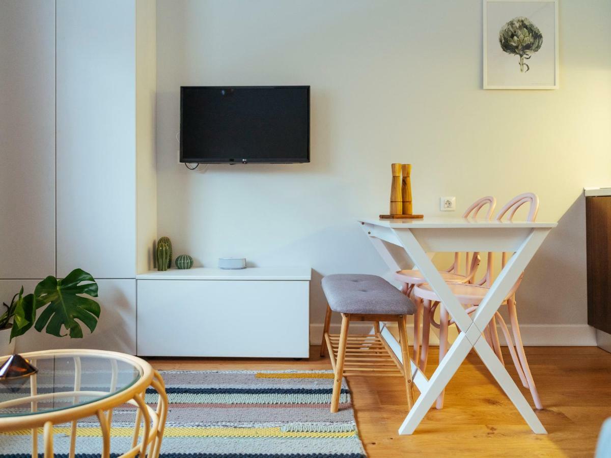 Boutique Luxury Flats - La Maison Du Petit Paris Bukares Bagian luar foto