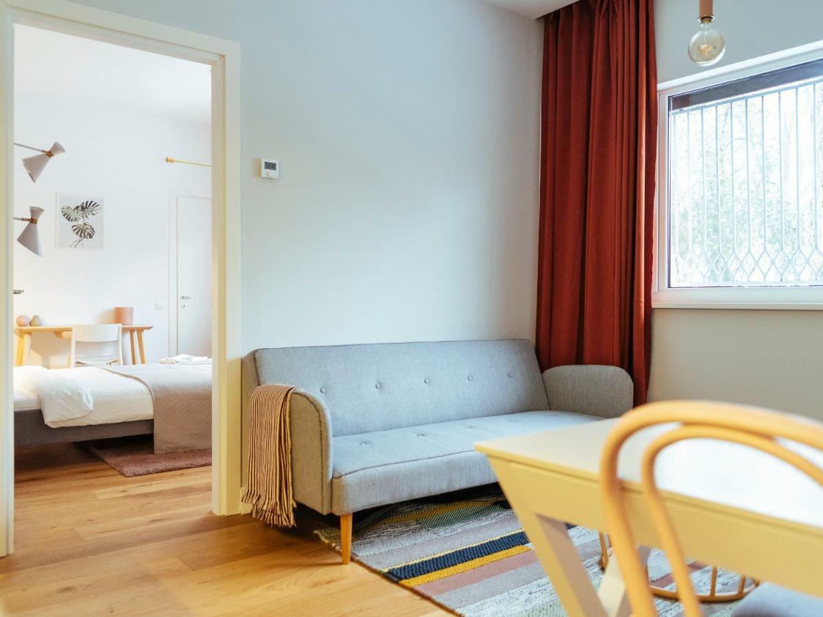 Boutique Luxury Flats - La Maison Du Petit Paris Bukares Bagian luar foto