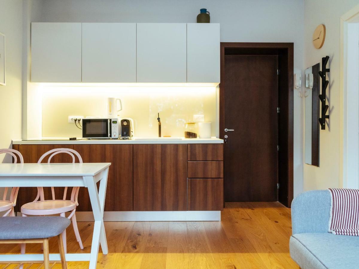 Boutique Luxury Flats - La Maison Du Petit Paris Bukares Bagian luar foto
