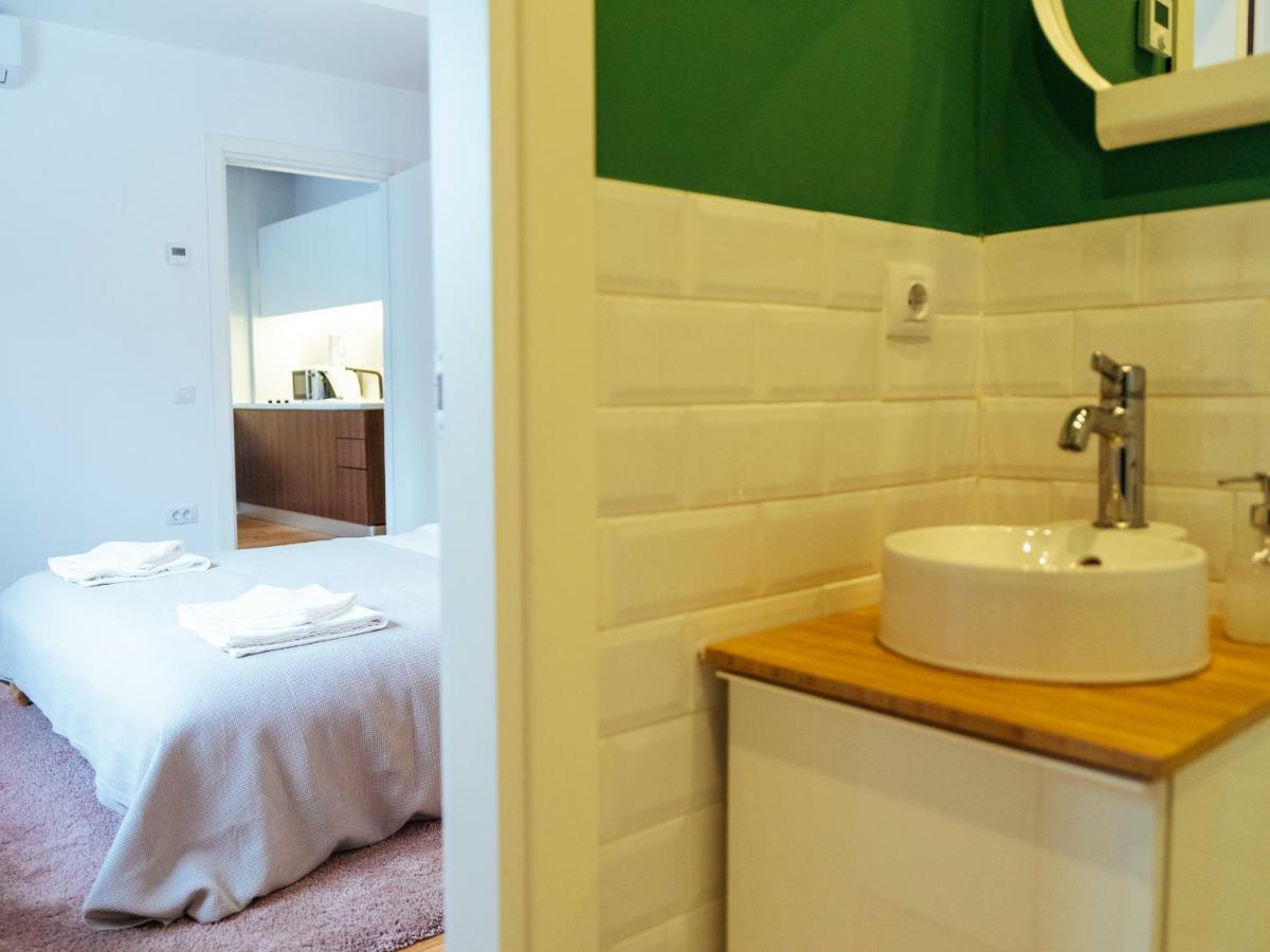 Boutique Luxury Flats - La Maison Du Petit Paris Bukares Bagian luar foto