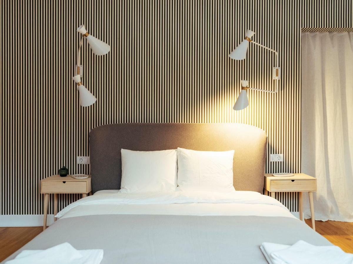 Boutique Luxury Flats - La Maison Du Petit Paris Bukares Bagian luar foto