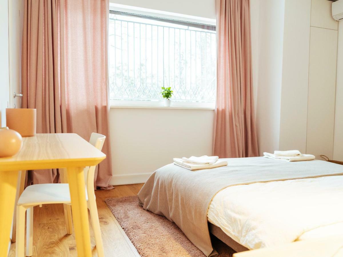 Boutique Luxury Flats - La Maison Du Petit Paris Bukares Bagian luar foto